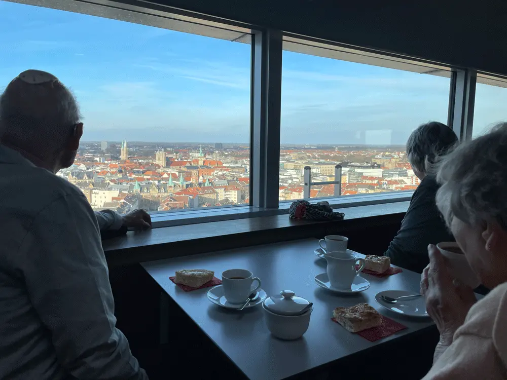 Senior:innen Blick BLSK-Tower