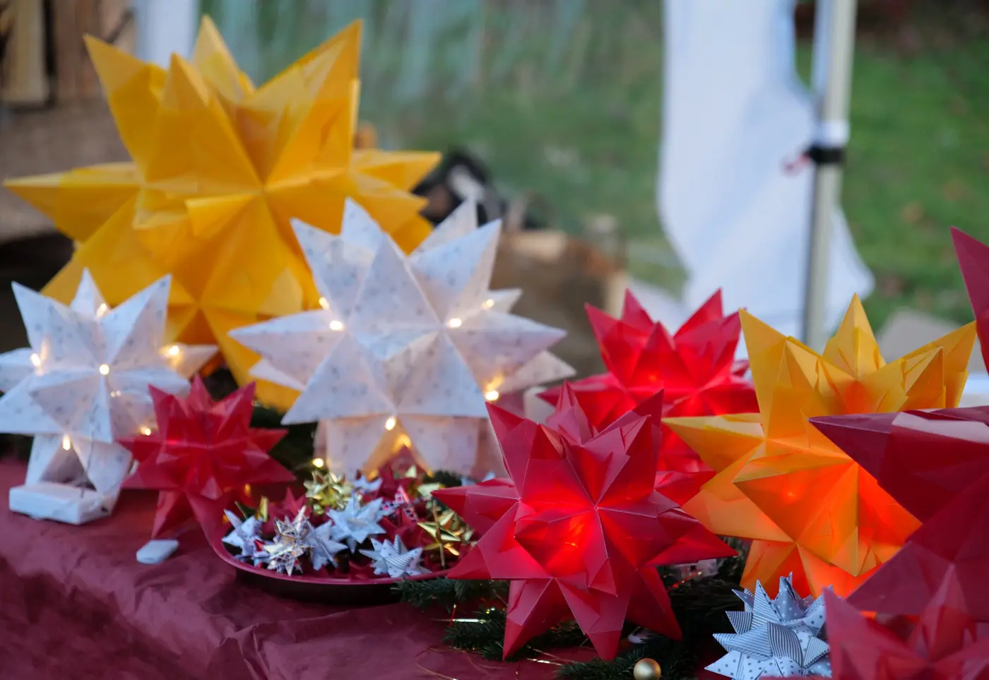Weihnachtliche Deko: Sterne aus Papier