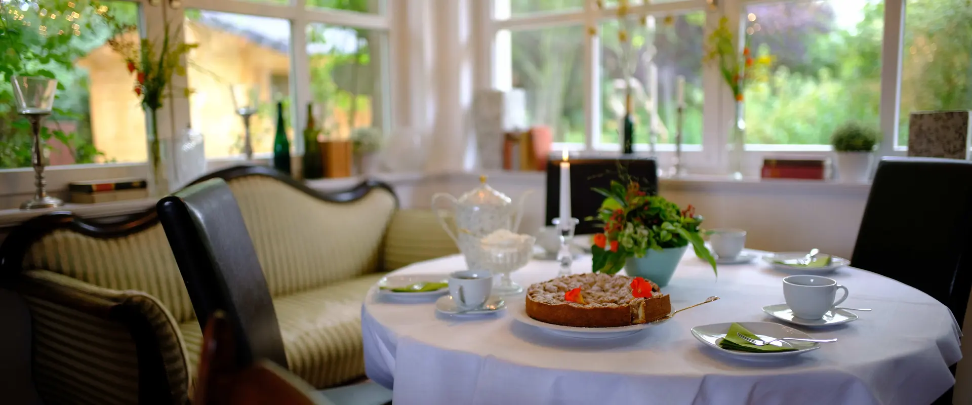 Café Zeitlos im stilvollen Ambiente des historischen Rokokosaals auf dem Rittergut Beienrode