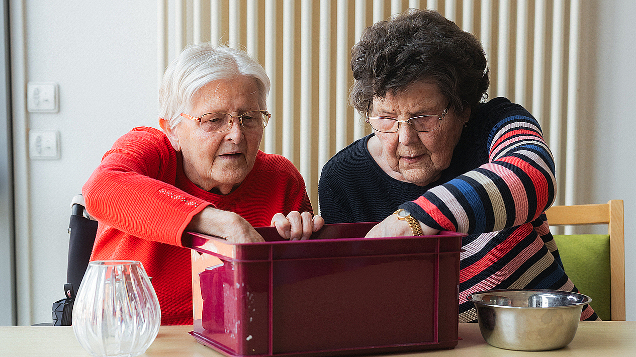 zwei Frauen aus dem Seniorenheim Bethanien