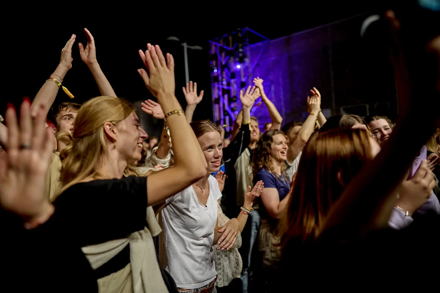 Das Publikum feiert beim ALL iN BEAT Festival.