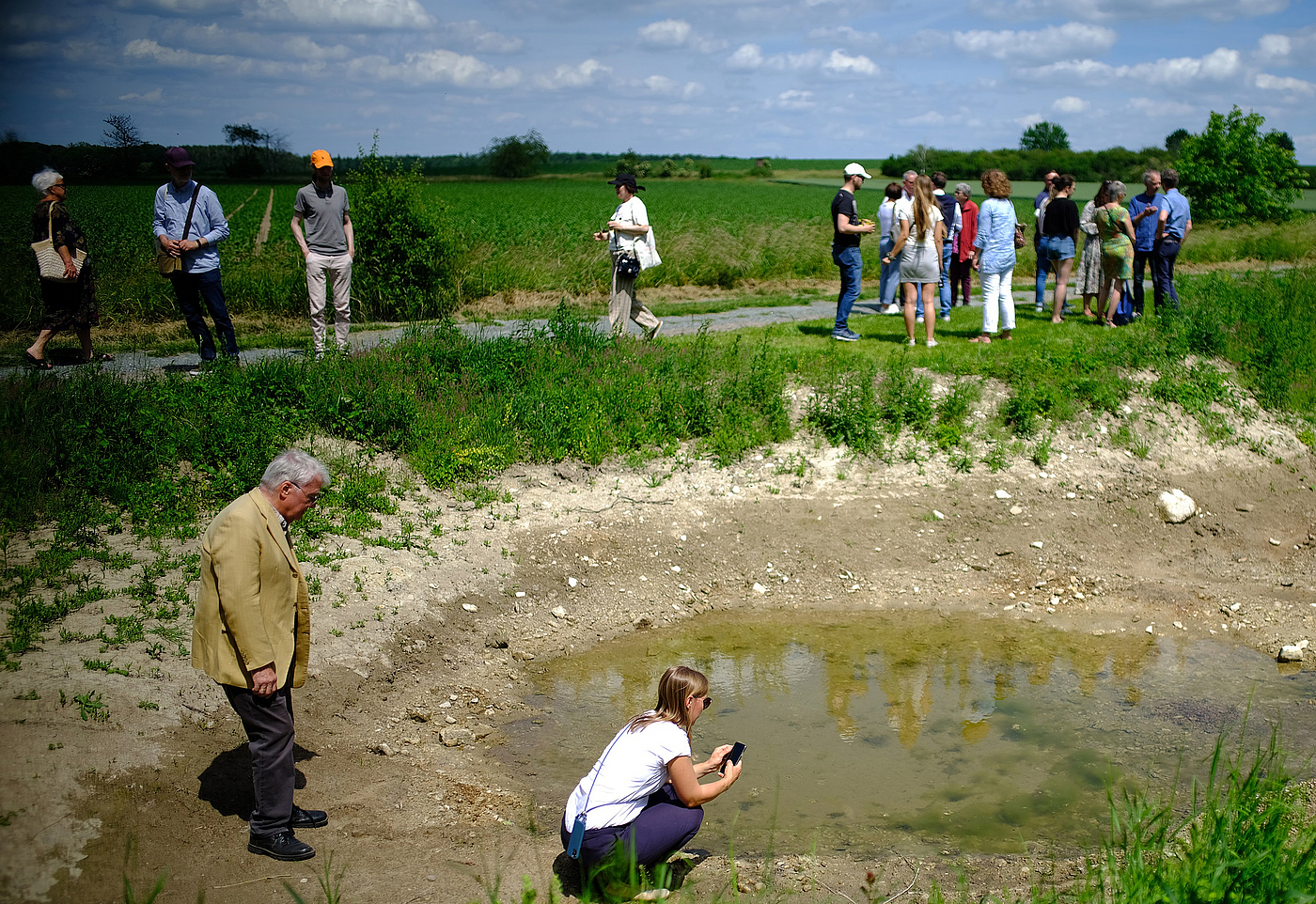 Besucher bei der Einweihung