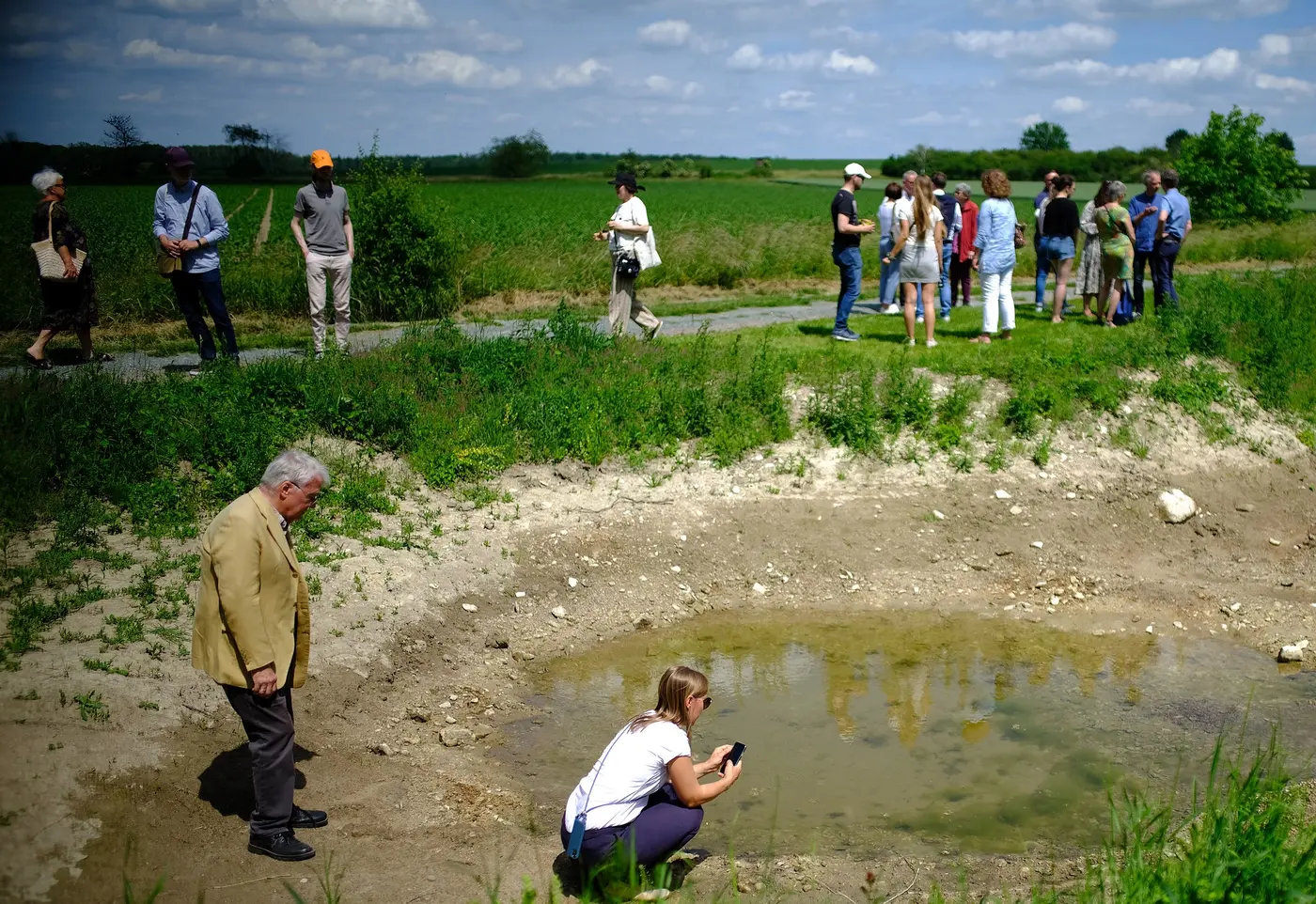 Besucher bei der Einweihung