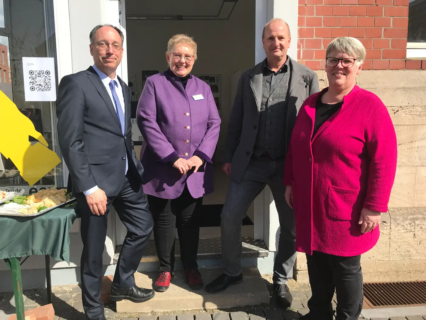 Tobias Henkel (von links), Heike von Knobelsdorff, Volker Wagner und Antje Tiemann eröffneten die Elise.