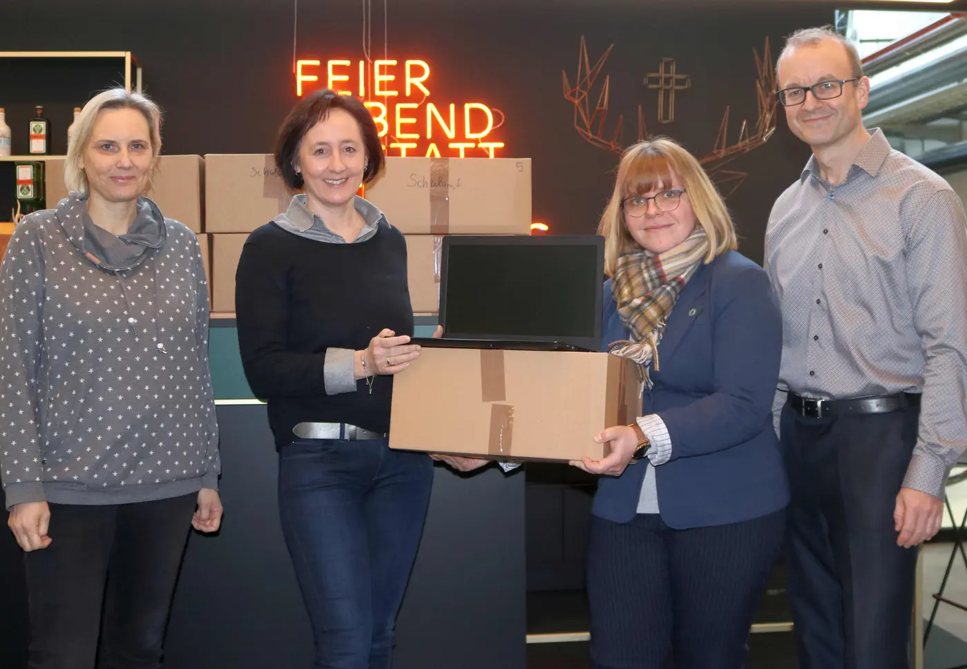 Laptop-Übergabe bei Jägermeister