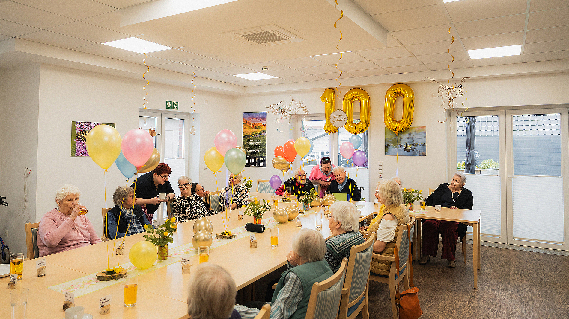 Geschmückter Raum der Tagespflege zum 100. Geburtstag