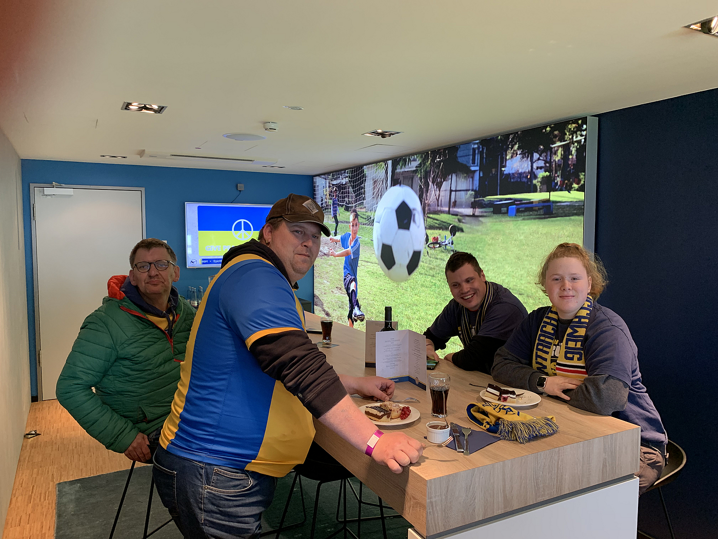 Eintracht Löwen in der VW-VIP-Lounge