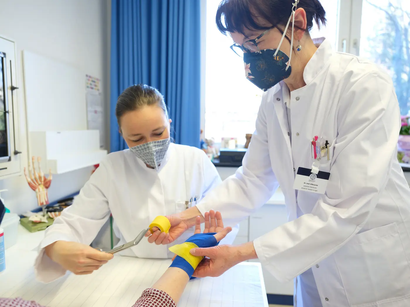 Dr. med. Stefanie Gottstein und Dr. med. Silke Juras, Klinik für Handchirurgie und angeborene Handfehlbildungen
