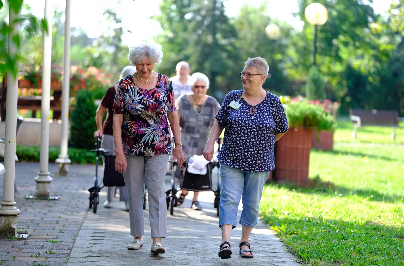 Spaziergang im Garten von Bethanien